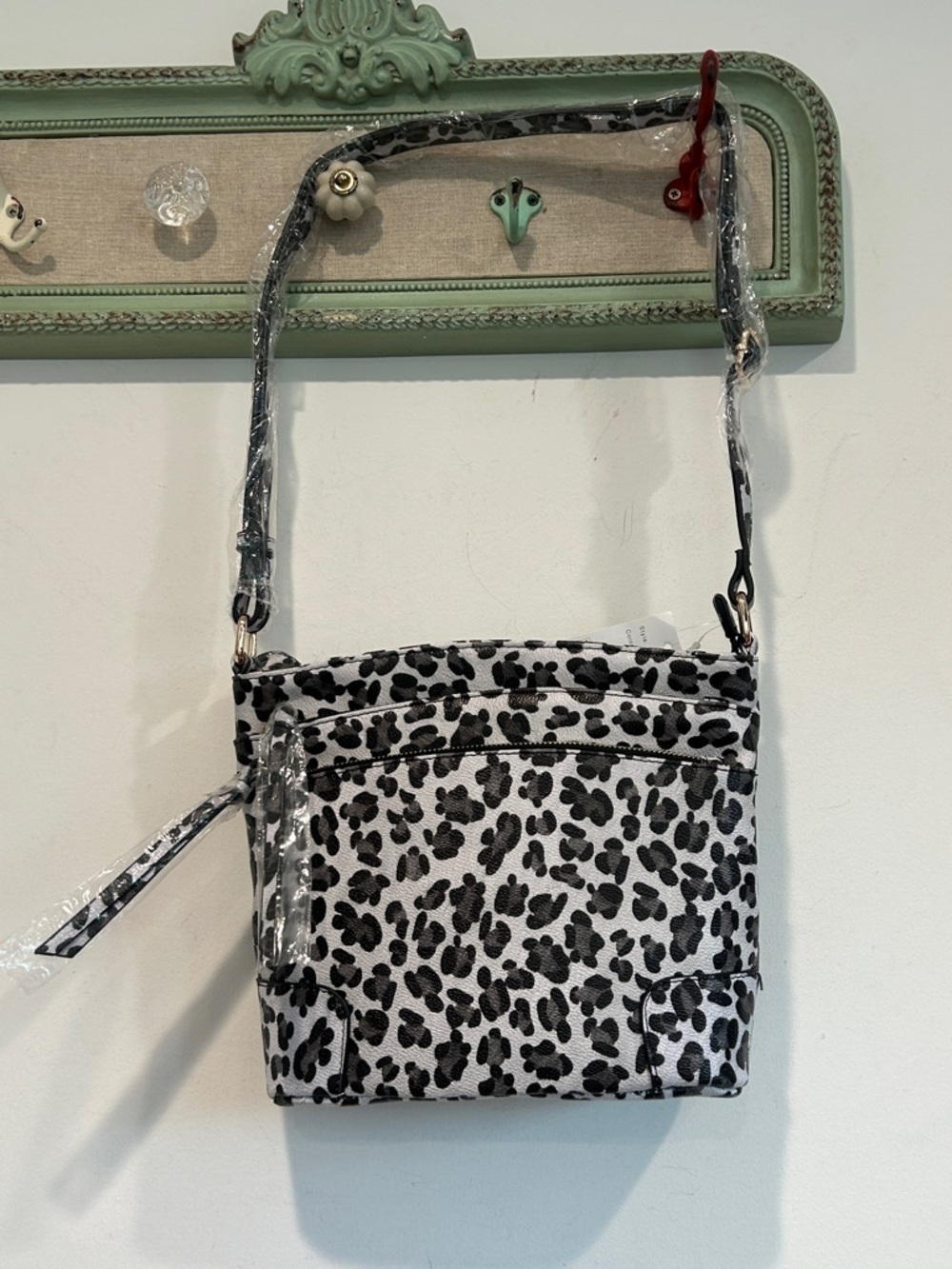 Gray white & Black Leopard Print Women’s Crossbody travel handbag new w tag